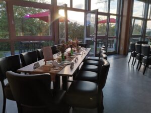 Großzügiger, heller Saal in der Tanzschule Taucha – perfekt für Feiern, Workshops, Hochzeiten und Events mit 20 bis 50 Personen.